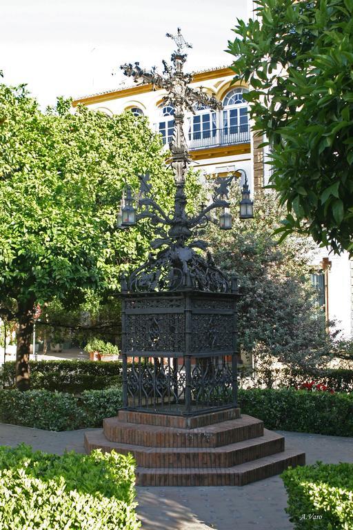 Hotel Dona Lina Sevilla Kültér fotó