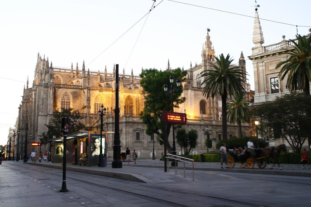 Hotel Dona Lina Sevilla Kültér fotó