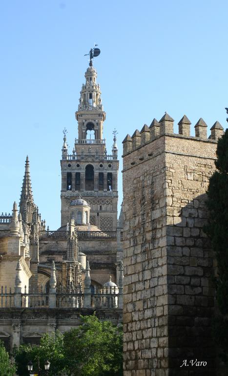 Hotel Dona Lina Sevilla Kültér fotó