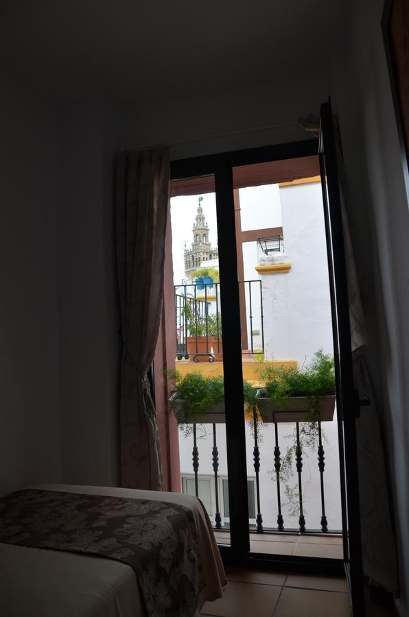 Hotel Dona Lina Sevilla Kültér fotó