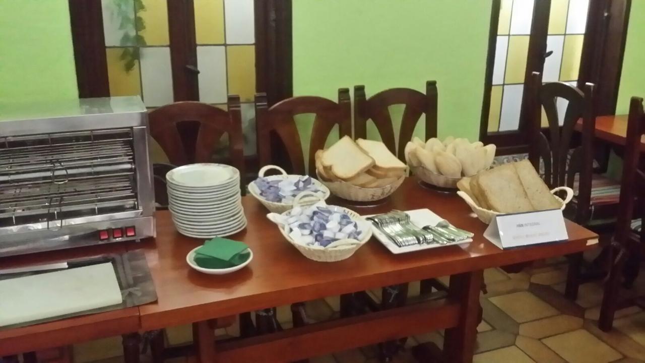 Hotel Dona Lina Sevilla Kültér fotó