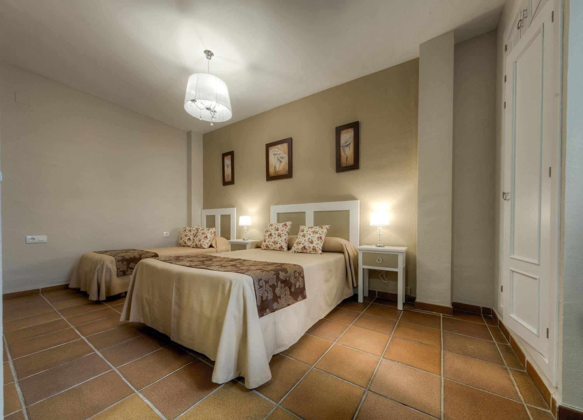 Hotel Dona Lina Sevilla Kültér fotó
