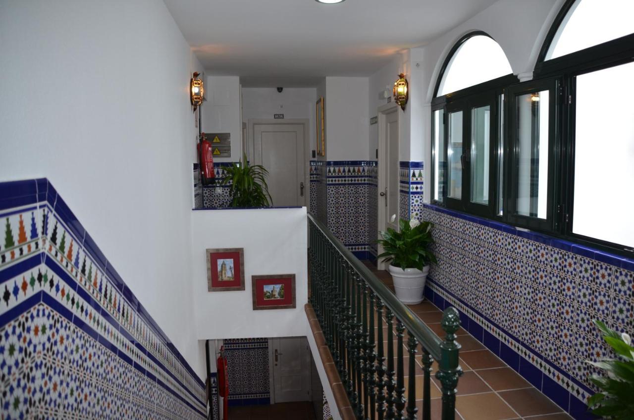 Hotel Dona Lina Sevilla Kültér fotó